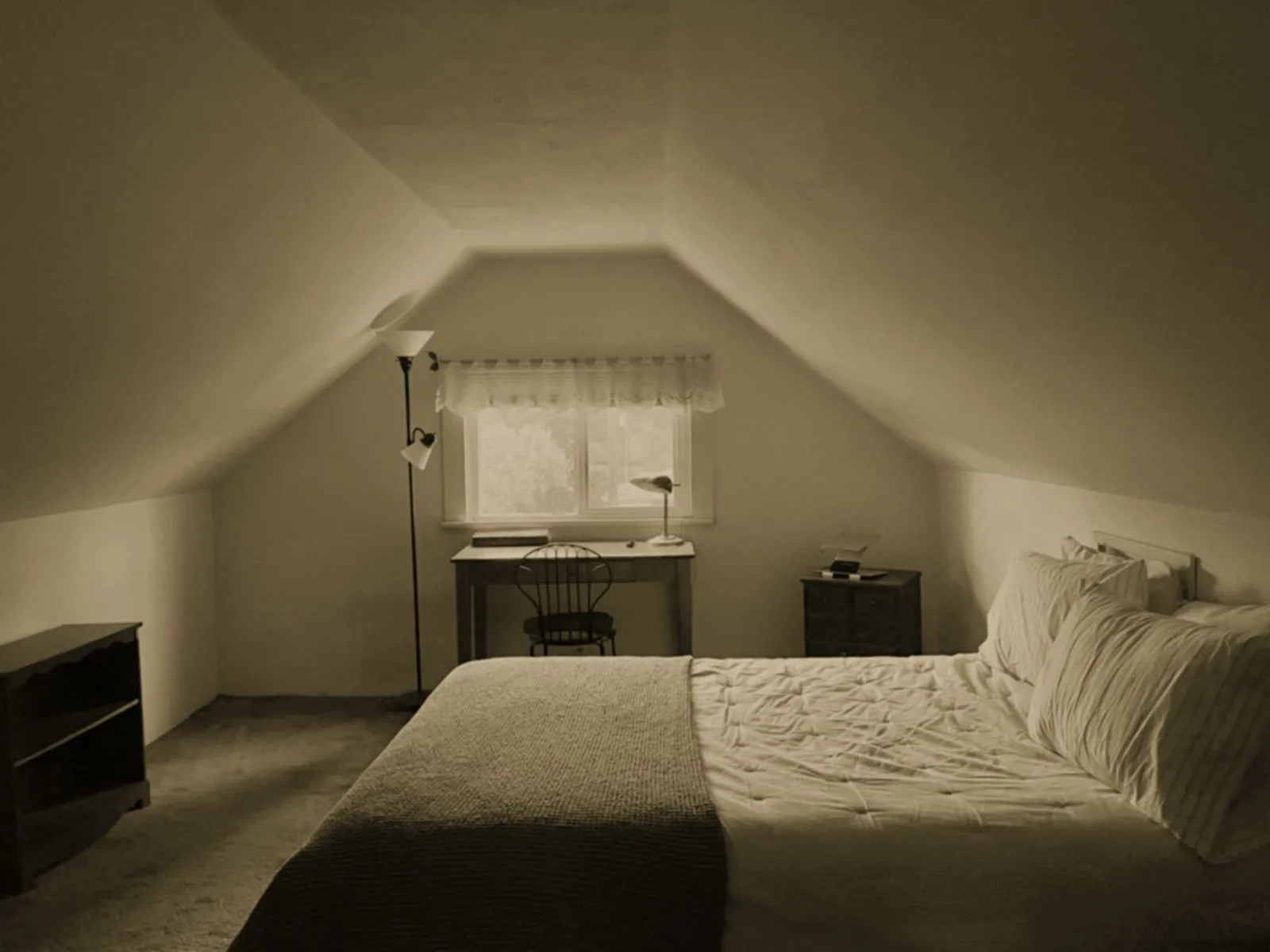 Vorher: Dachzimmer, Friedrichshain